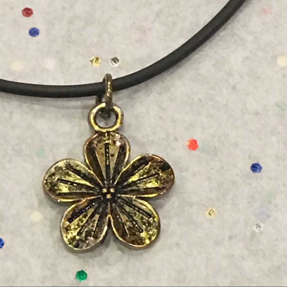 PETAL PERFECT NECKLACE! - Picture 2 of 6